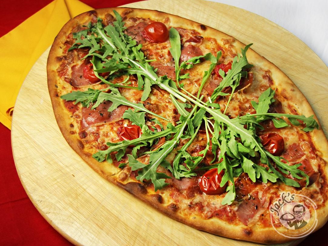 Неаполитанская пицца со свежей зеленью «а-ля Итальяно»