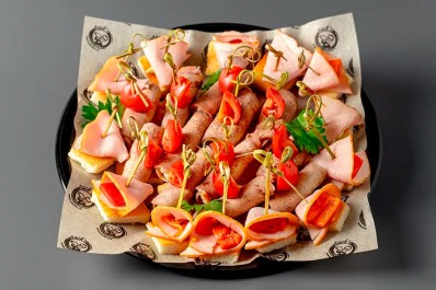 Праздничный набор блюд для фуршета «Вкусная пятница» на 10-15 персон, 5.0 кг