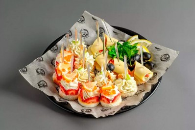 Праздничный набор блюд для фуршета «Вкусная пятница» на 10-15 персон, 5.0 кг