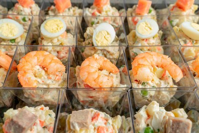 Салат в стаканчиках «Оливье» ассорти 28 шт. по 50 г НА ВЫБОР