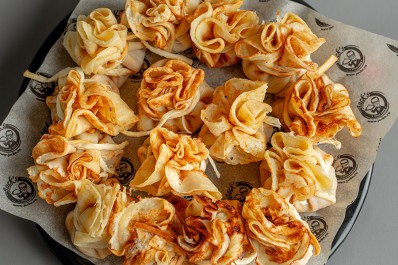 Блинные мешочки с сыром и ветчиной 15 шт.