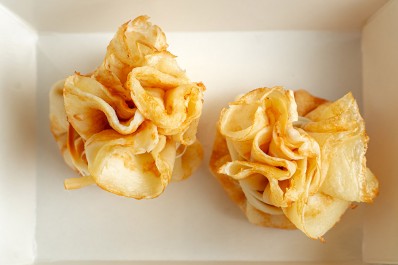 Блинные мешочки с жюльеном из говяжьего языка 2 шт.