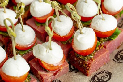 Канапе Делюкс с мясом «Королевская сила» 24 шт.