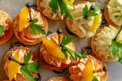 Канапе с сырными муссами «Радужные» ассорти 20/40 шт.