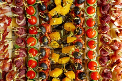 Канапе Делюкс «Величество вкуса» ассорти 90 шт.
