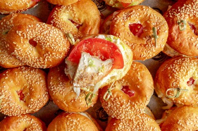 Мини-бейглы с курицей «Калифорнийские» 12/24 шт.