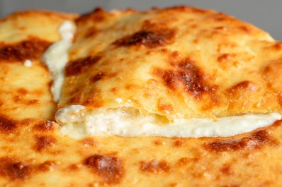 Осетинский пирог по-домашнему с сыром, 40 см