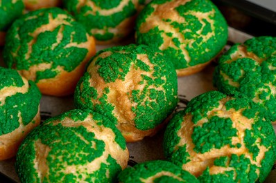 Пирожные Шу с фисташкой «Кассис» 12 шт.