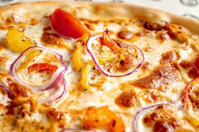 Пицца на тонком тесте «Птичка барбекю» 35 см