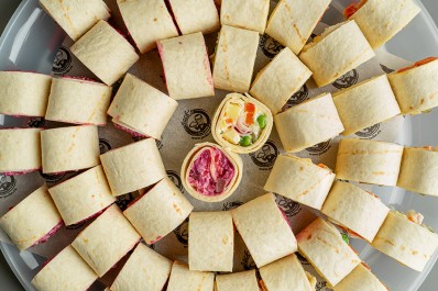 Русские рулетики «Петровский дворик» ассорти 48 шт. НА ВЫБОР