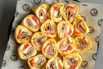 Рулетики с говяжьим языком 16 шт.