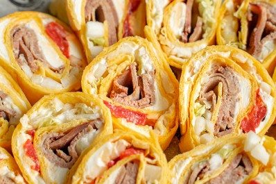 Рулетики с говяжьим языком 16 шт.