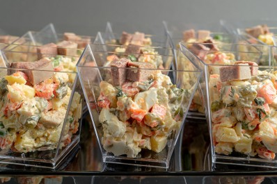 Салат в стаканчиках «Оливье» с языком 8/15/28 шт.