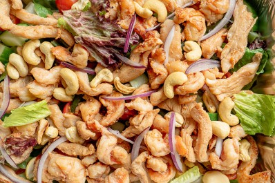 Салат Пад-Тай с креветками и курицей 560/1120 г