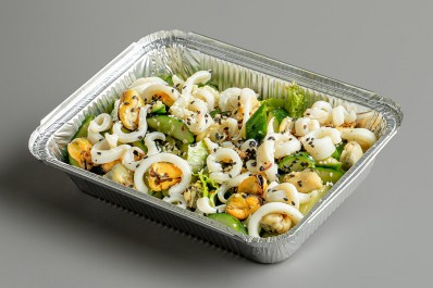 Салат с морепродуктами и битыми огурцами 560/1120 г