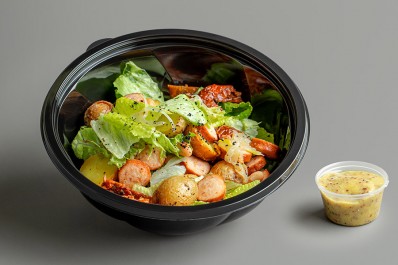 Салат с колбасками 300 г