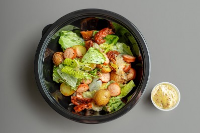 Салат с колбасками 300 г