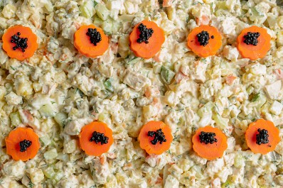 Салат «Столичный» с кроликом 700/1200 г