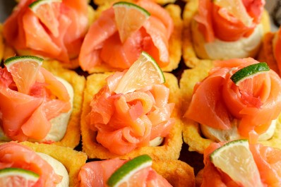 Тарталетки с гуакамоле и семгой 14 шт.