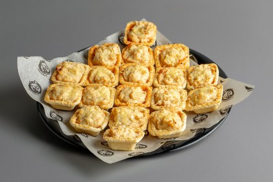 Мини-тарталетки с жюльеном из индейки 18/36 шт.